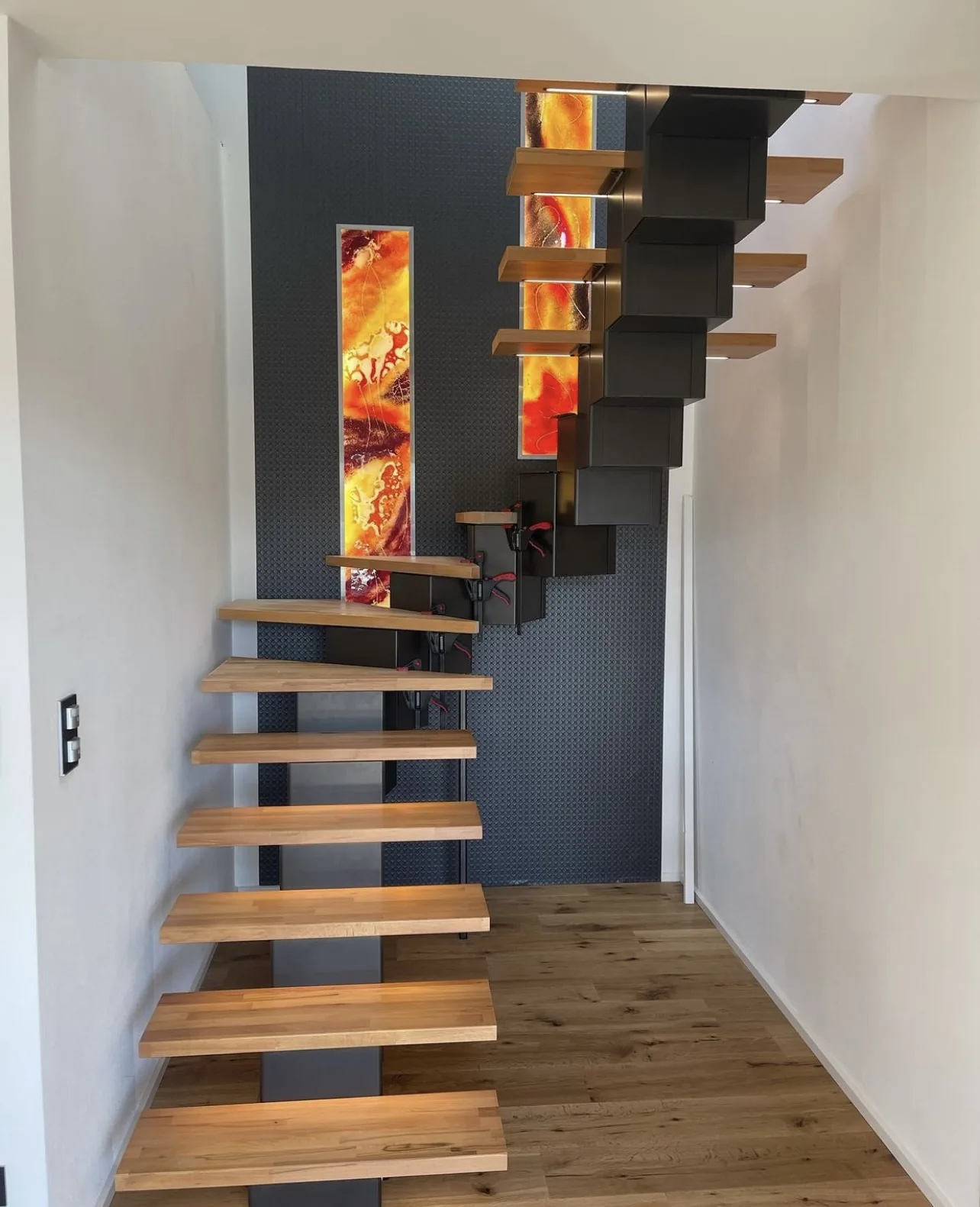 Escalier métal bois avec éclairage intégré